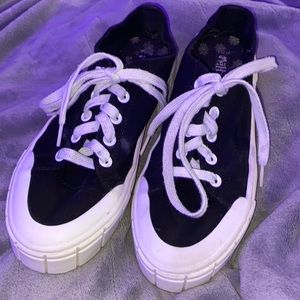 Mad Love Woman’s Fran Sneakers size 10 - Black